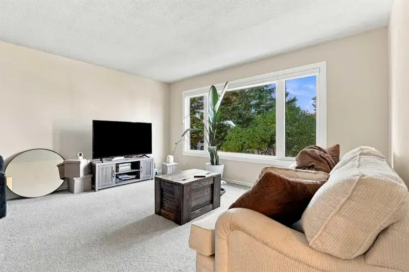 3102 38 Street SW, Calgary — photo 4 of 50