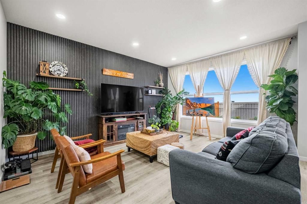 66 Magnolia Court SE, Calgary — photo 4 of 50