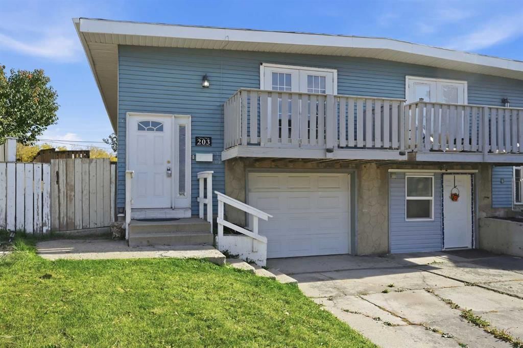 203 Penbrooke Close SE, Calgary — main listing photo