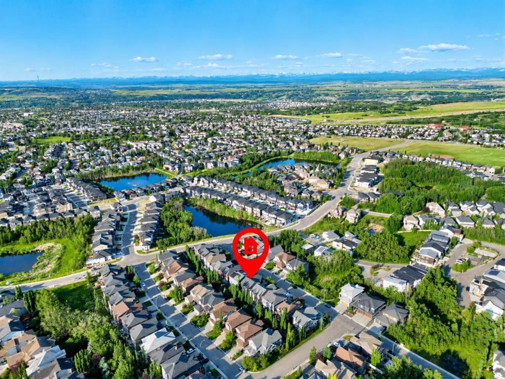 30 Rockford Road NW, Calgary — photo 4 of 49
