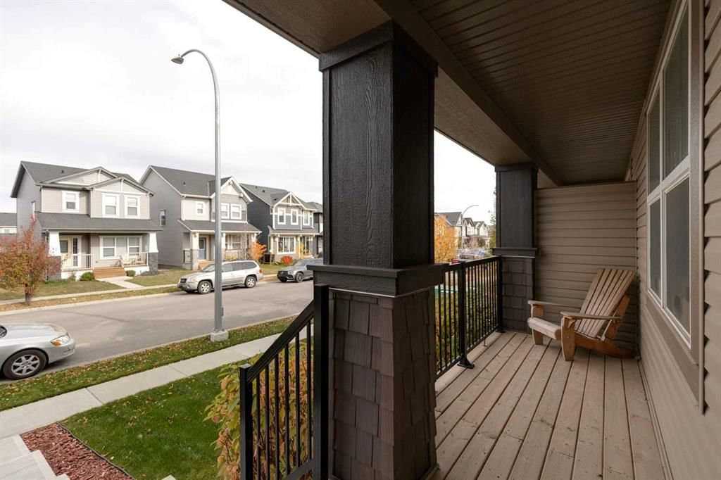 86 Hillcrest Close SW, Airdrie — photo 4 of 49