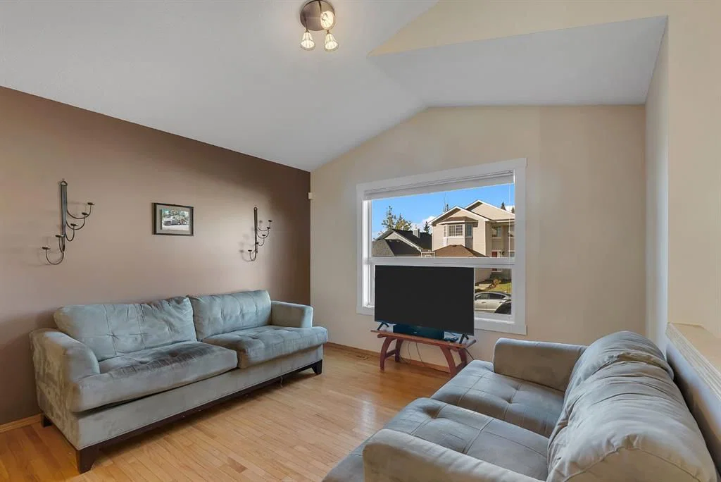 82 Bridleridge Road SW, Calgary — photo 4 of 44