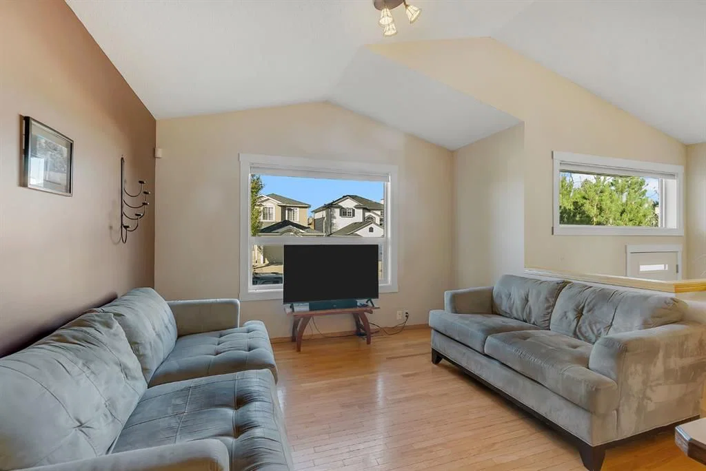 82 Bridleridge Road SW, Calgary — photo 5 of 44