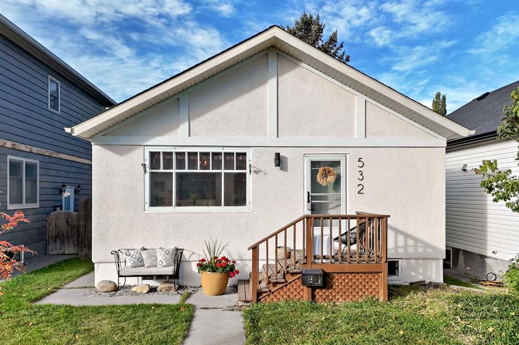 532 18 Avenue NW, Calgary — main listing photo