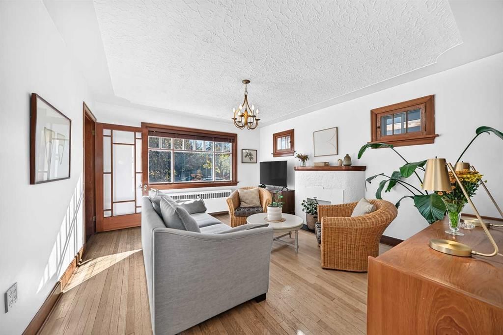 532 18 Avenue NW, Calgary — photo 2 of 38