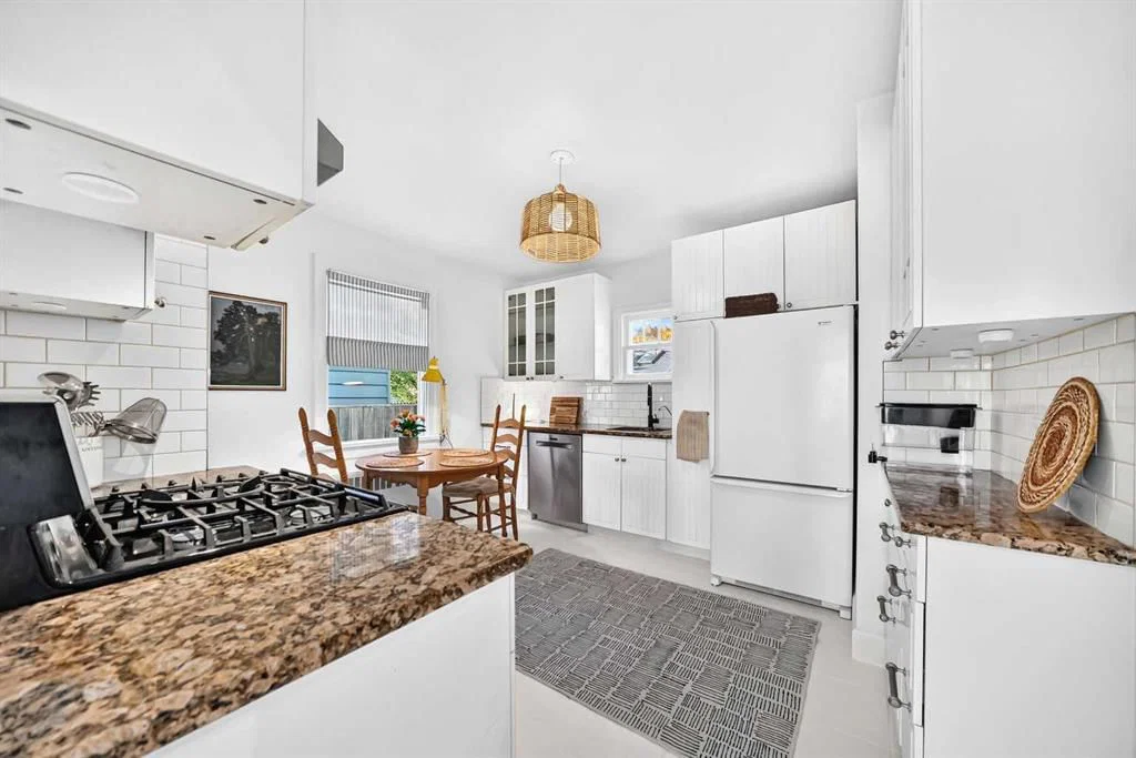 532 18 Avenue NW, Calgary — photo 4 of 38