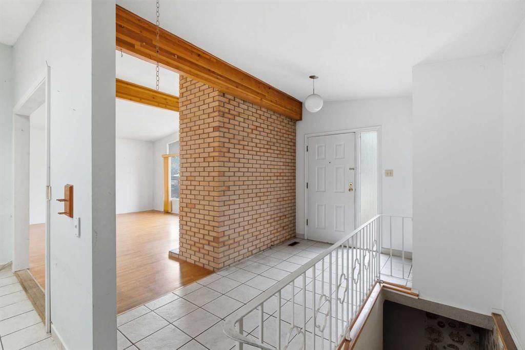 132 Lake Wapta Rise SE, Calgary — photo 4 of 31