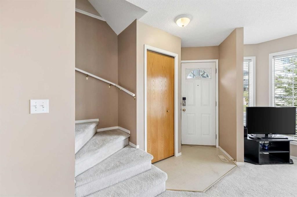 172 Harvest Gold Heights NE, Calgary — photo 3 of 45