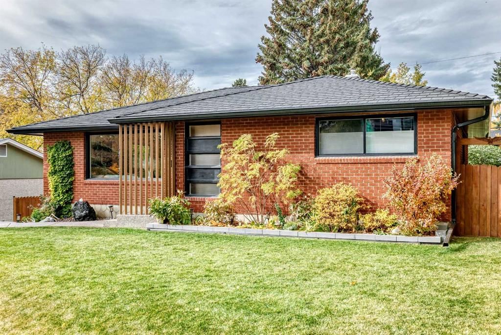 4919 Claret Street NW, Calgary — photo 3 of 48