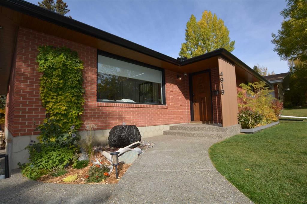 4919 Claret Street NW, Calgary — photo 4 of 48