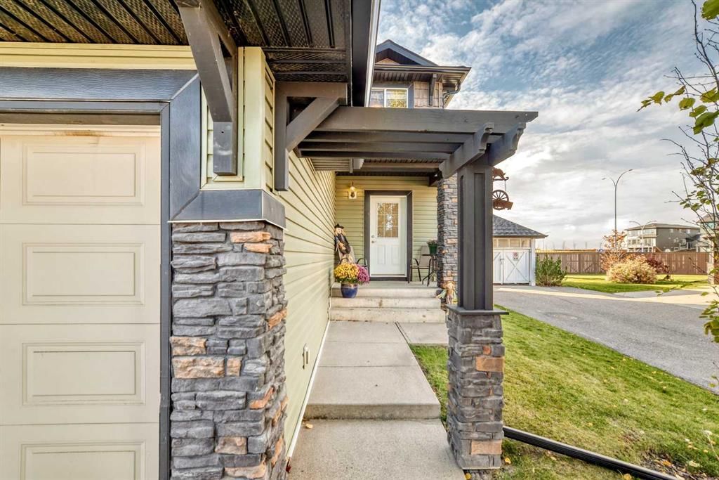 148 SPRINGMERE Grove, Chestermere — photo 4 of 50