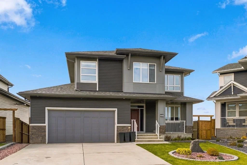 10 Heritage Close, Calgary — detached for sale