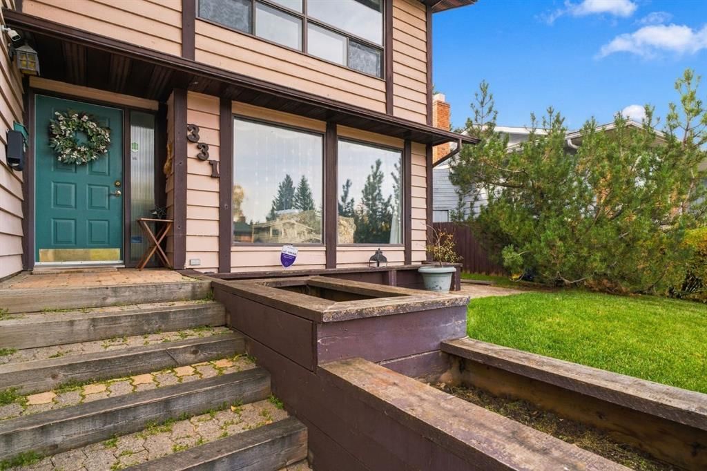 331 Oakfern Crescent SW, Calgary — photo 3 of 39