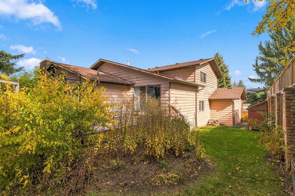 331 Oakfern Crescent SW, Calgary — photo 5 of 39