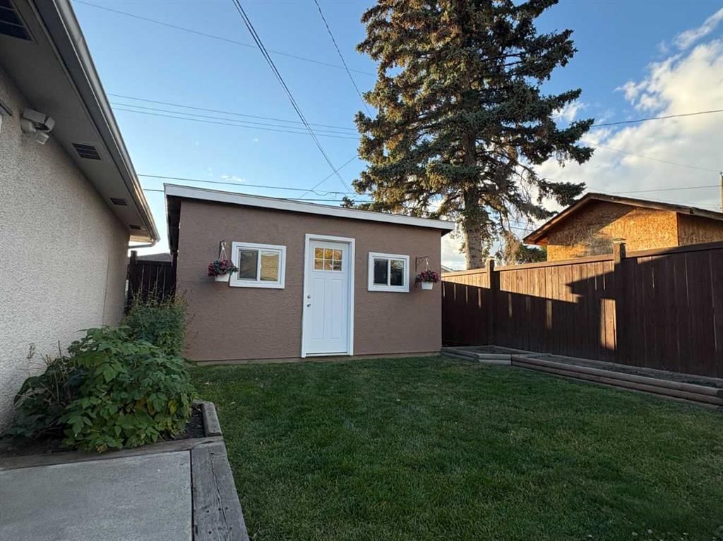 1623 Rouleau Crescent SE, Calgary — photo 4 of 23