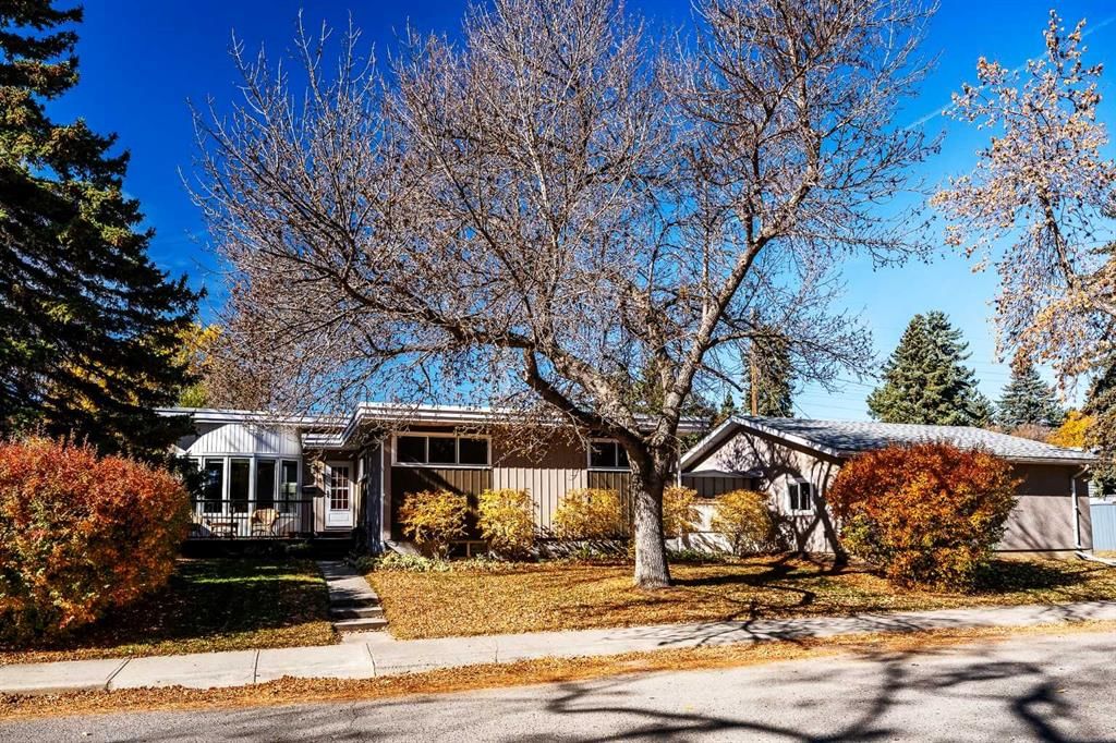 163 Westwood Drive SW, Calgary — photo 2 of 38