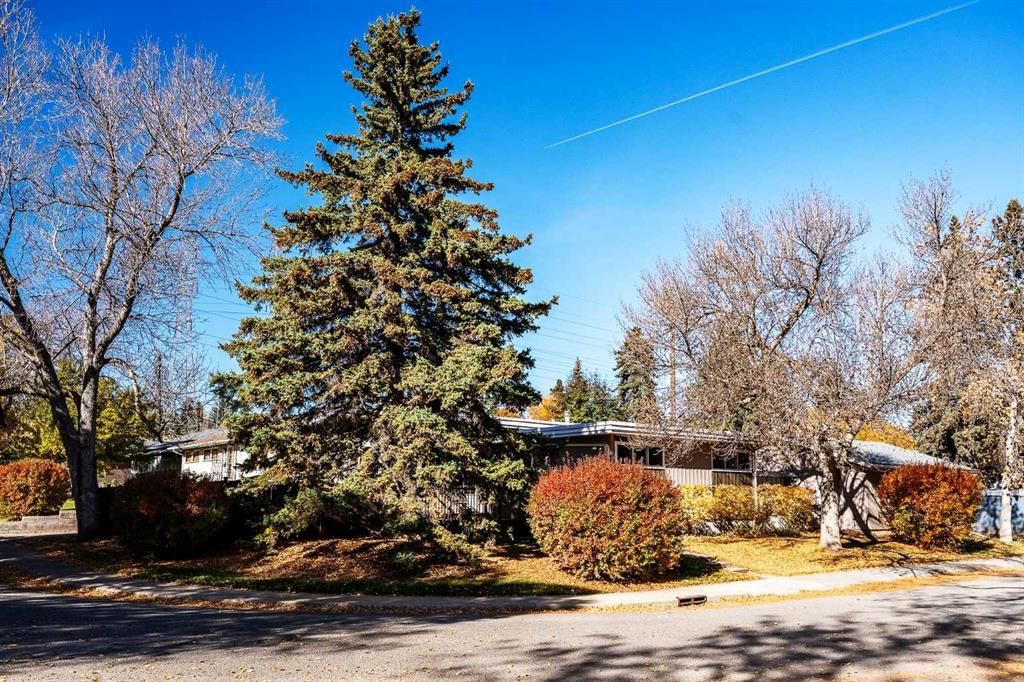 163 Westwood Drive SW, Calgary — photo 3 of 38