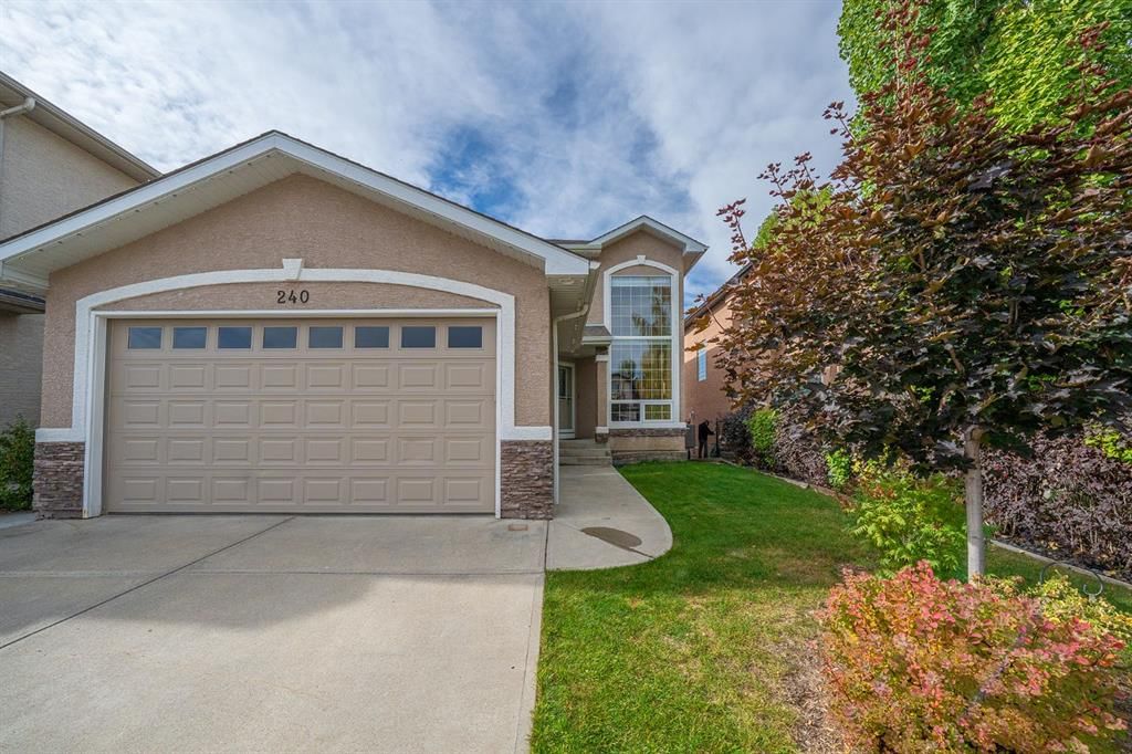 240 everglade Circle SW, Calgary — photo 2 of 50