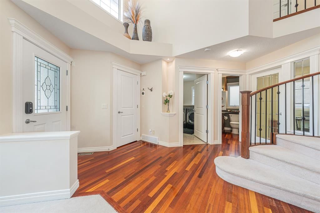 240 everglade Circle SW, Calgary — photo 3 of 50