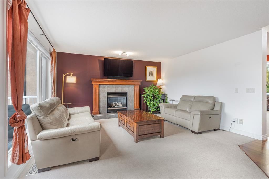 240 everglade Circle SW, Calgary — photo 5 of 50