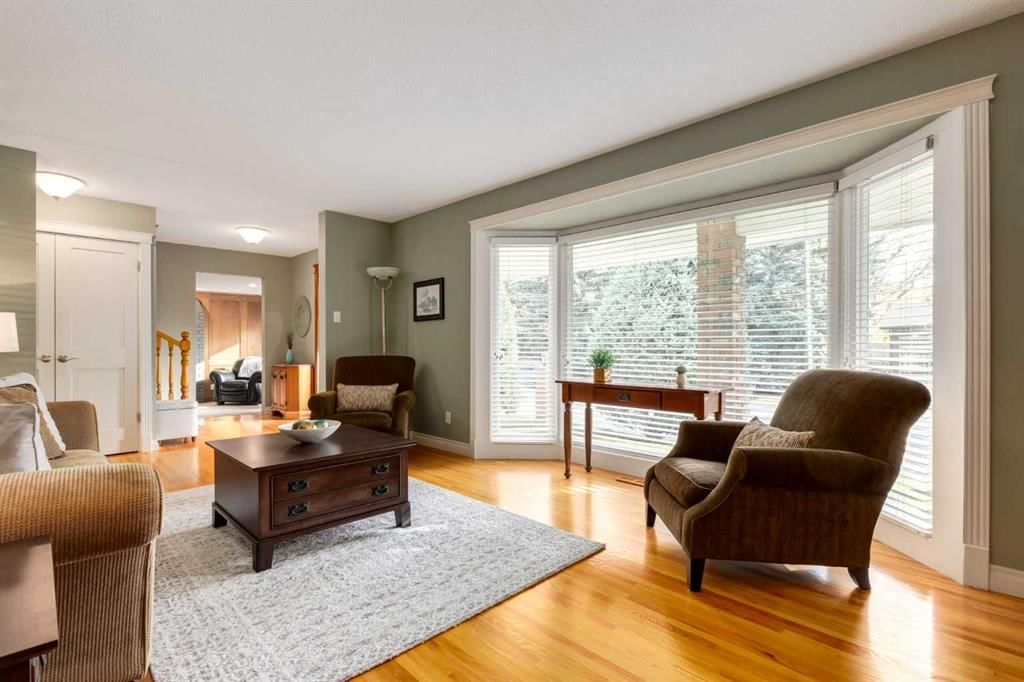 10723 Maplebend Drive SE, Calgary — photo 4 of 45