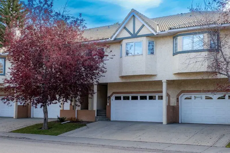 38 Richelieu Court SW, Calgary — row/townhouse for sale
