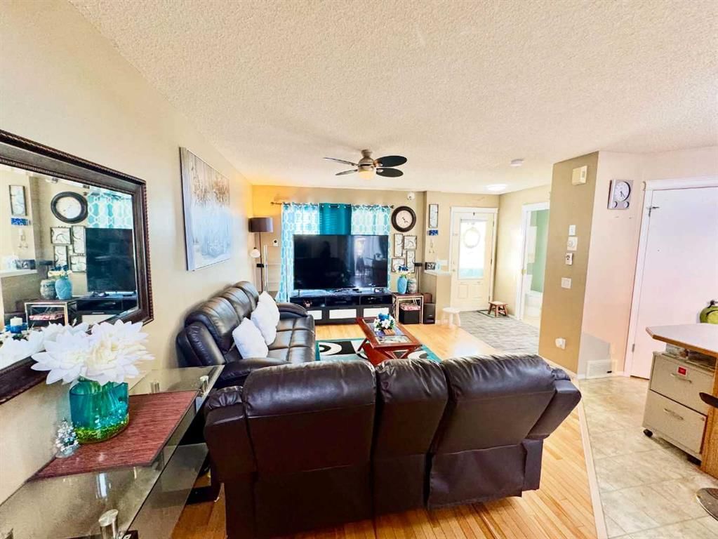 50 Prestwick Way, Calgary — photo 5 of 41