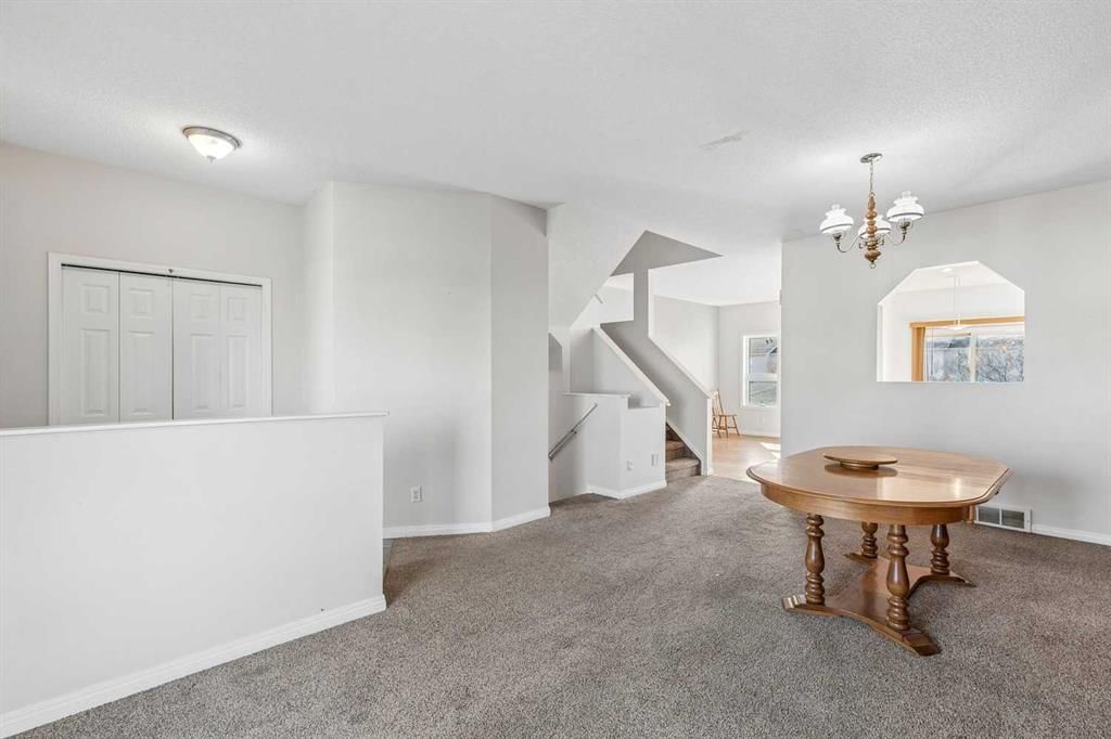 163 Citadel Drive NW, Calgary — photo 4 of 28