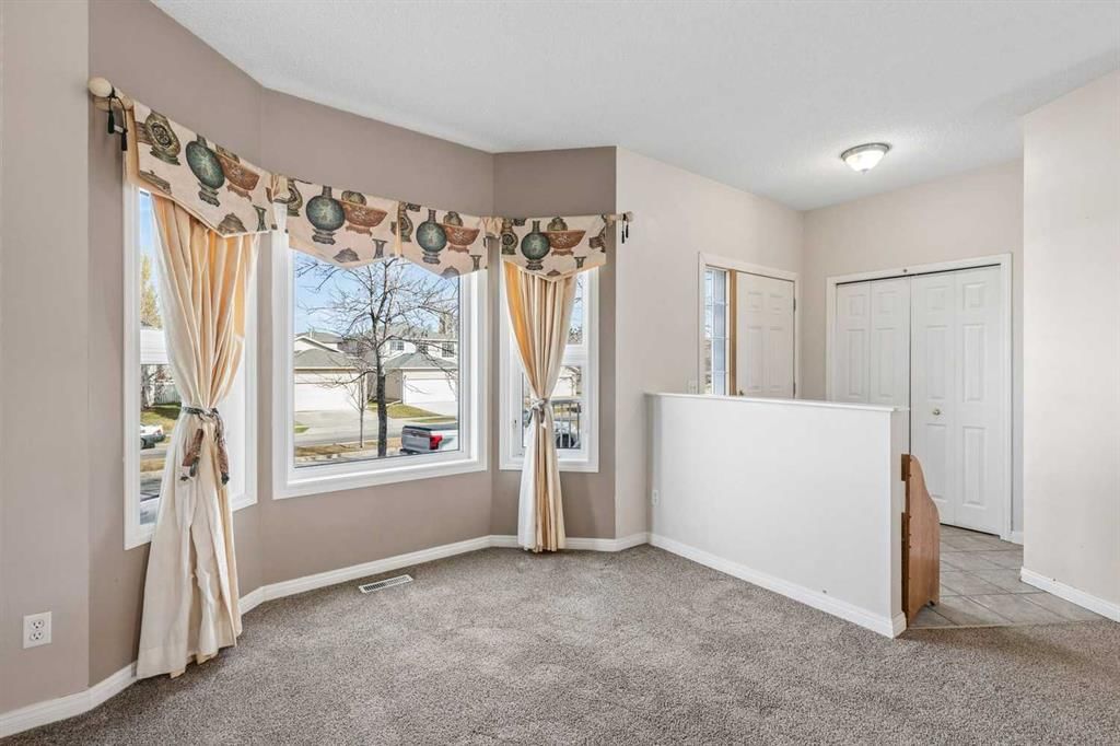 163 Citadel Drive NW, Calgary — photo 5 of 28