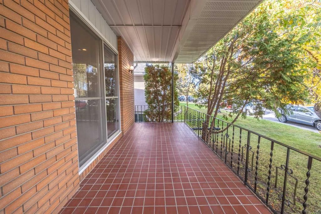 53 Kentish Drive SW, Calgary — photo 4 of 40