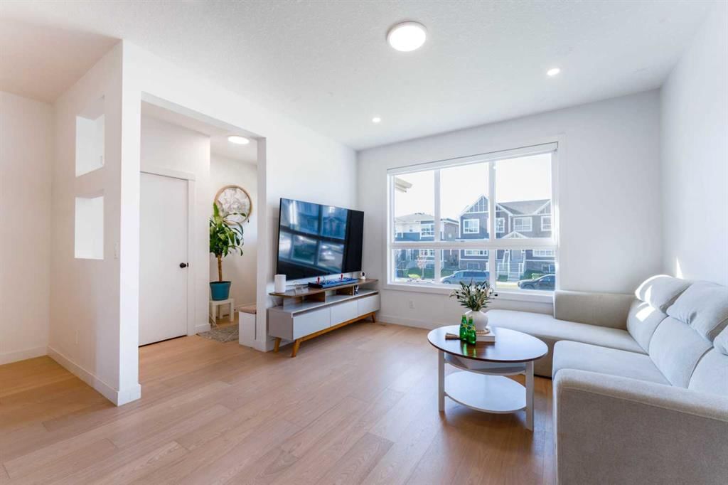 452 Tekarra Drive NW, Calgary — photo 3 of 46