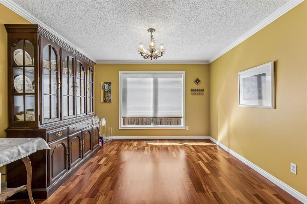 19 Woodbrook Road SW, Calgary — photo 5 of 50