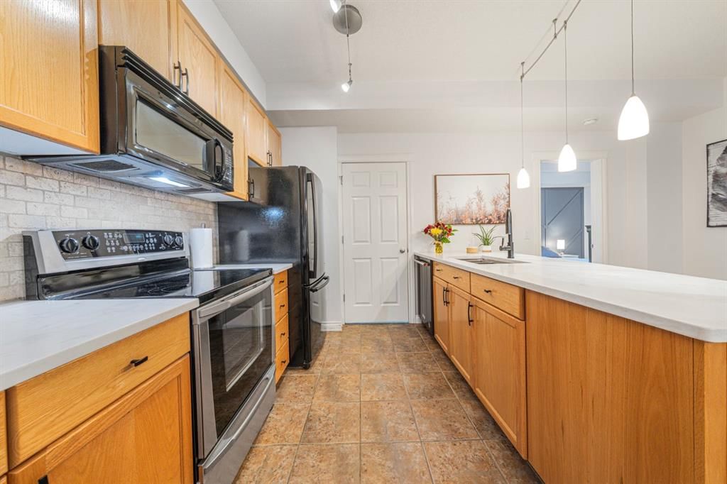 204, 990 Centre Avenue NE, Calgary — photo 4 of 29