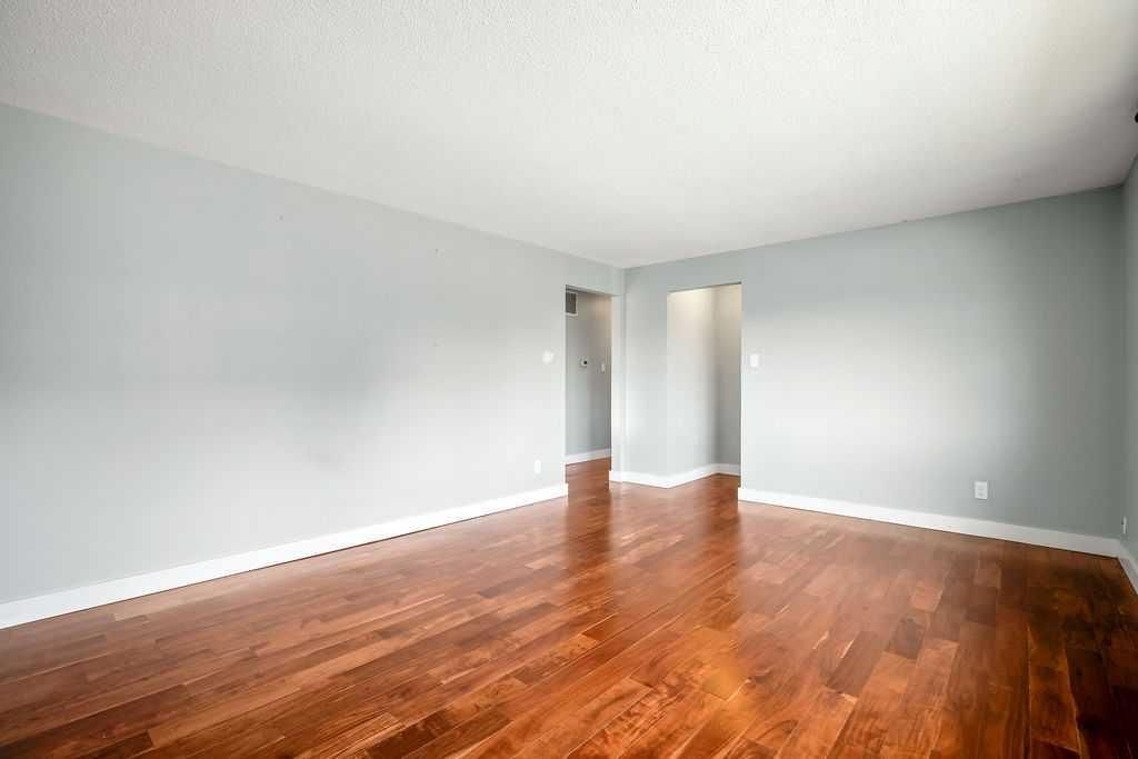5415 5 Street SW, Calgary — photo 5 of 37