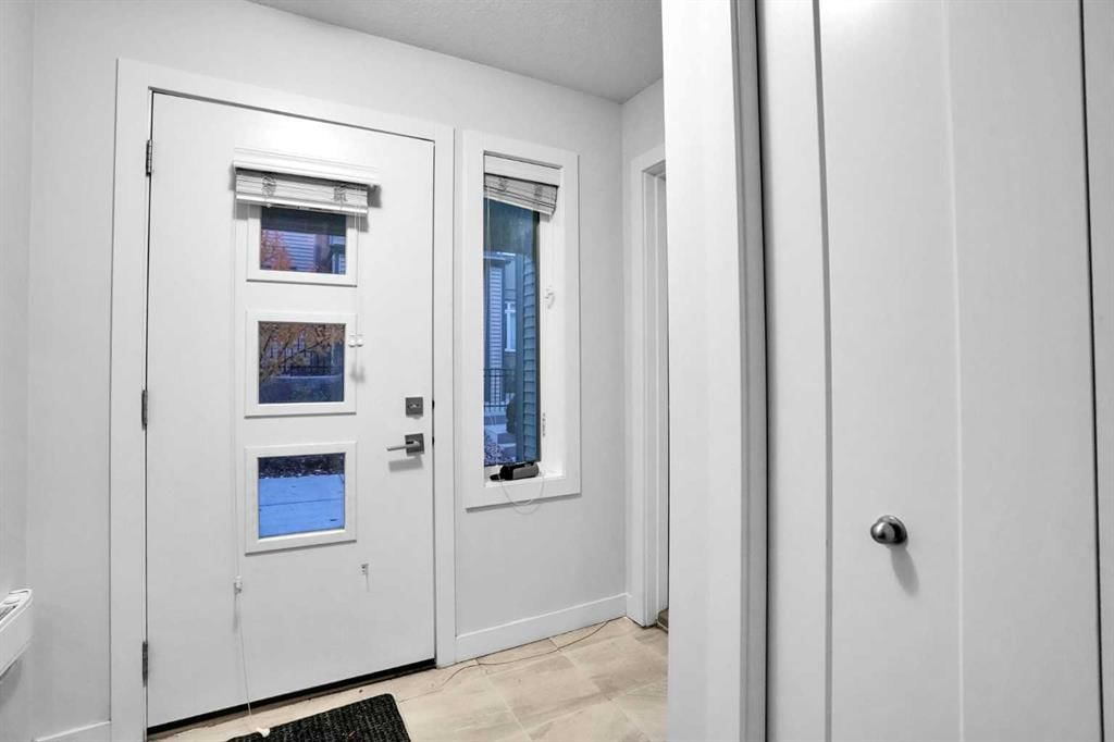 72 Sage Bluff Circle NW, Calgary — photo 2 of 22