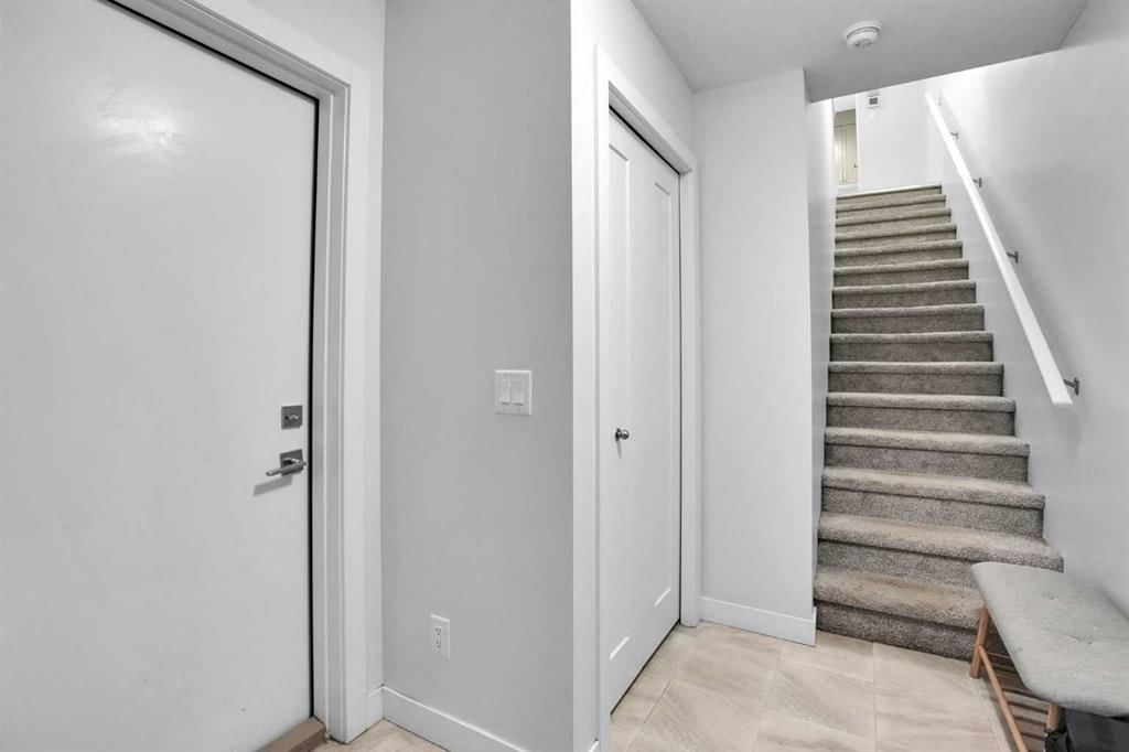 72 Sage Bluff Circle NW, Calgary — photo 3 of 22