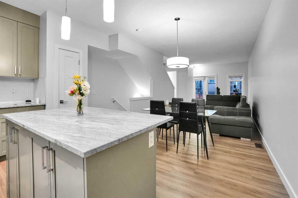 72 Sage Bluff Circle NW, Calgary — photo 4 of 22