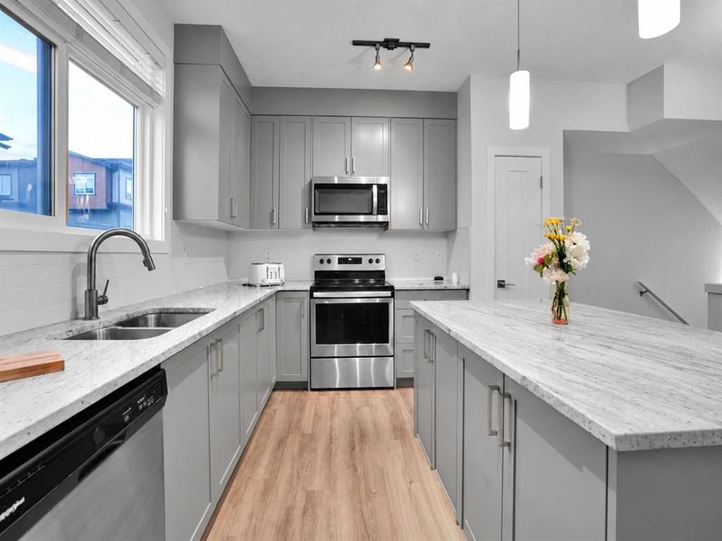 72 Sage Bluff Circle NW, Calgary — photo 5 of 22