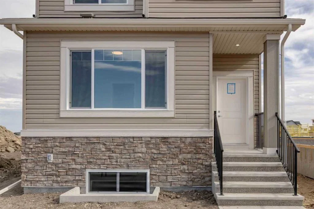 48 Lucas Green NW, Calgary — photo 4 of 31