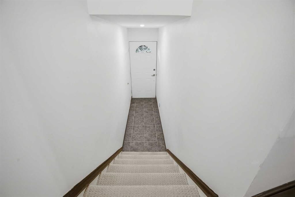 24, 3015 51 Street SW, Calgary — photo 4 of 32