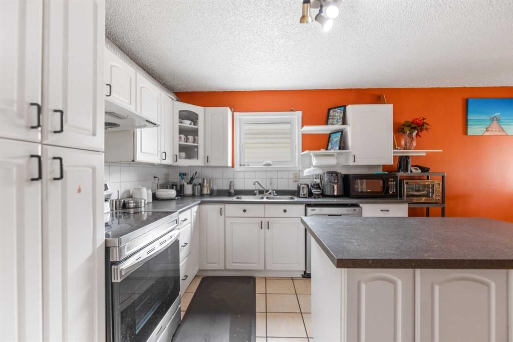 63 Faldale Close NE, Calgary — photo 5 of 35