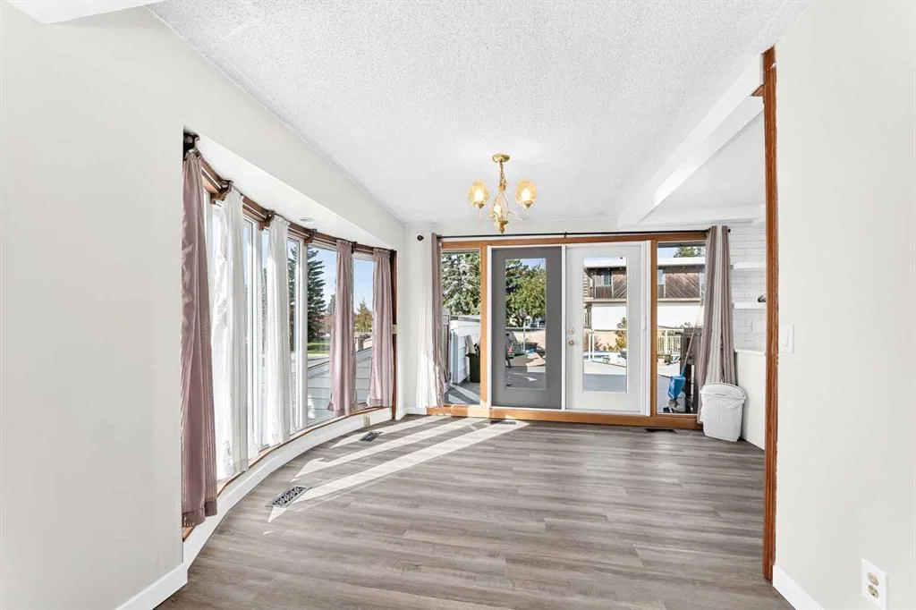 6803 Dalmeny Gate NW, Calgary — photo 5 of 48