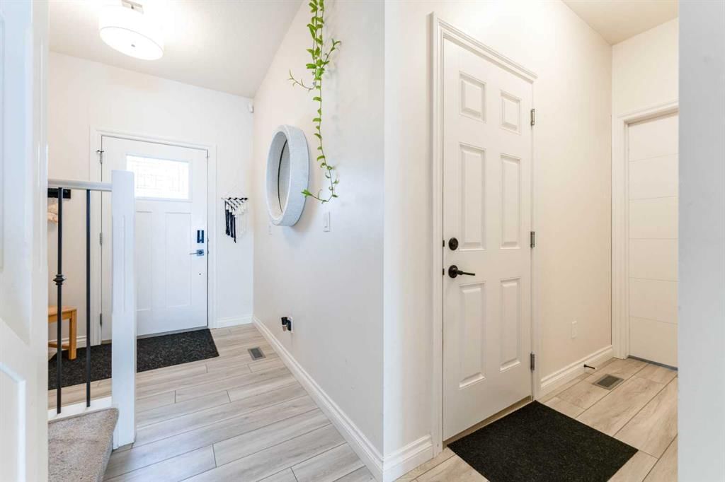 1484 Bayview Point SW, Airdrie — photo 4 of 50