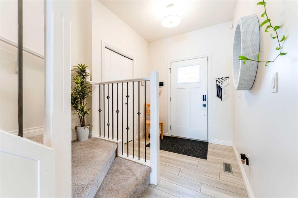 1484 Bayview Point SW, Airdrie — photo 5 of 50