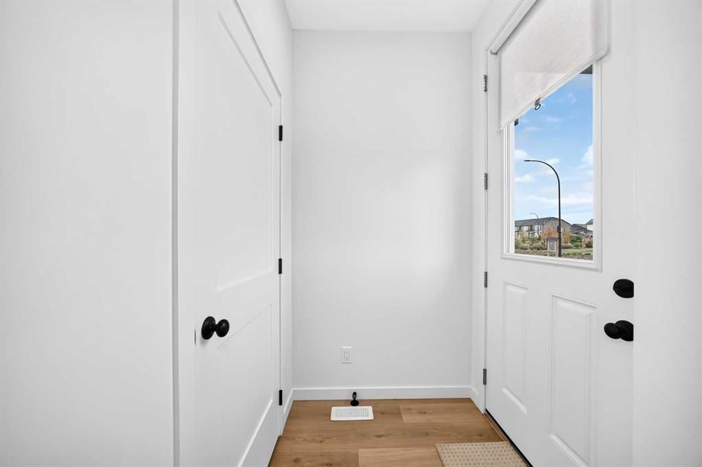 85 Heirloom Way SE, Calgary — photo 4 of 37