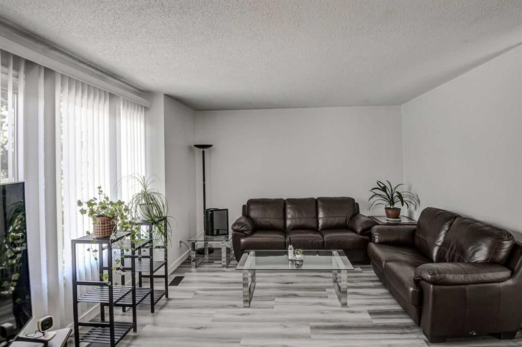 184 Erin Croft Crescent SE, Calgary — photo 4 of 31