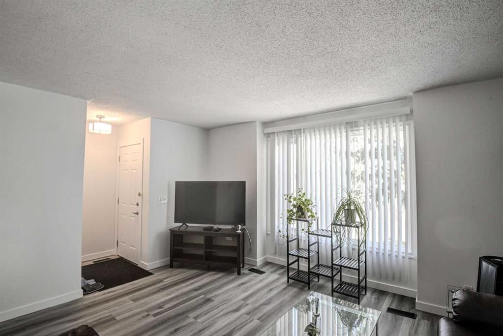 184 Erin Croft Crescent SE, Calgary — photo 5 of 31