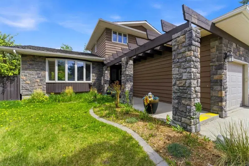 36 Varsity Estates Court NW, Calgary — photo 3 of 50