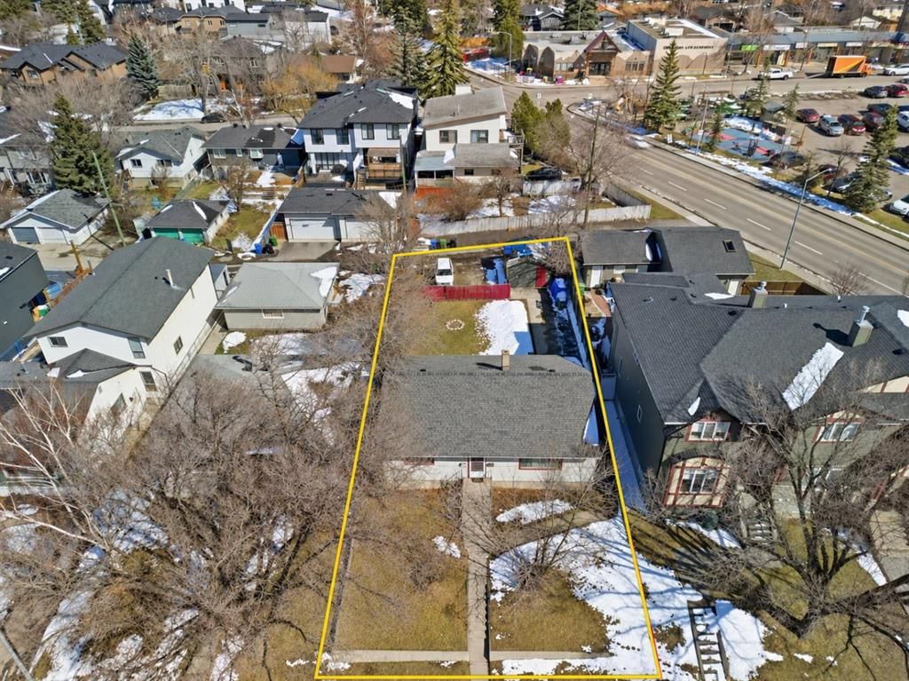 3218 29 Street SW, Calgary — photo 2 of 6