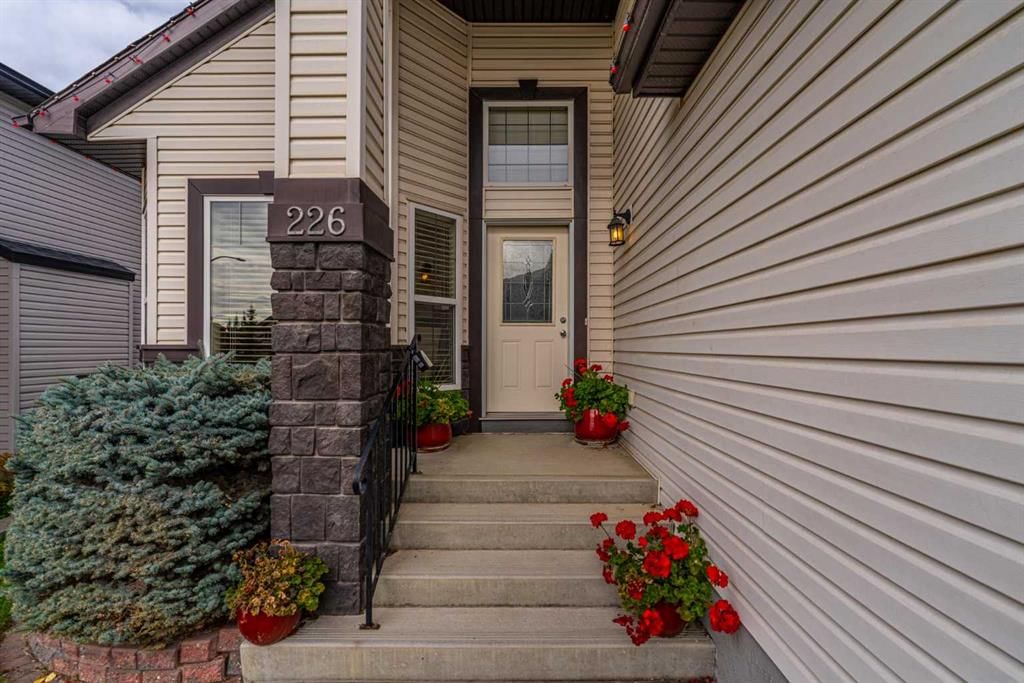 226 Tusslewood Terrace NW, Calgary — photo 3 of 45